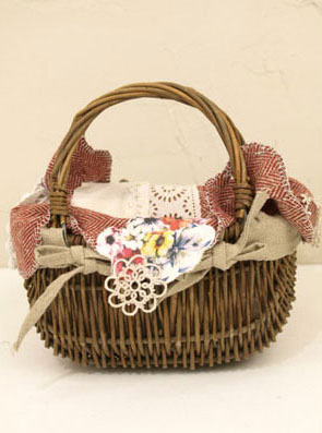 cute baskets nesessaire